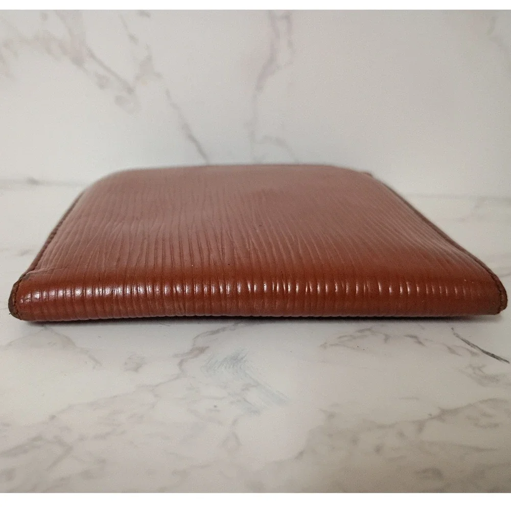 LOUIS VUITTON Vintage Marco Epi Brown Leather Unisex Bifold Wallet